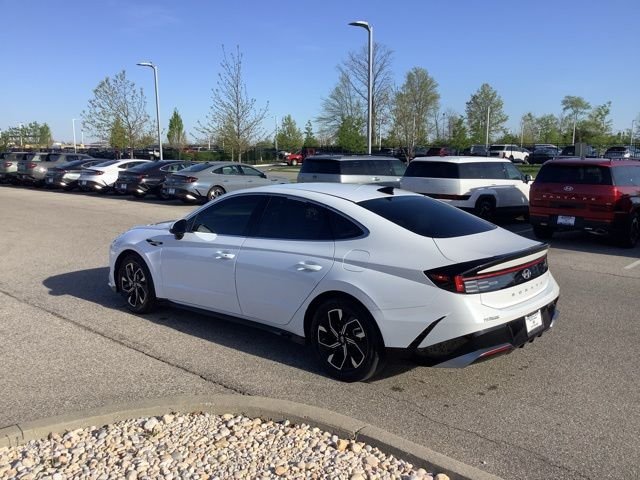 Certified Used 2025 White Hyundai SEL image 4