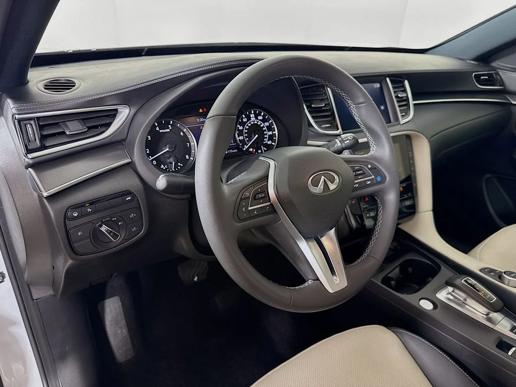 Certified Used 2024 White INFINITI LUXE image 12