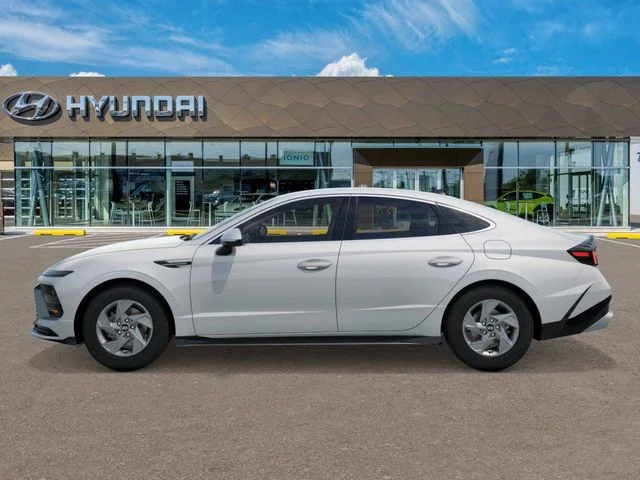 New 2026 White Hyundai SE image 3