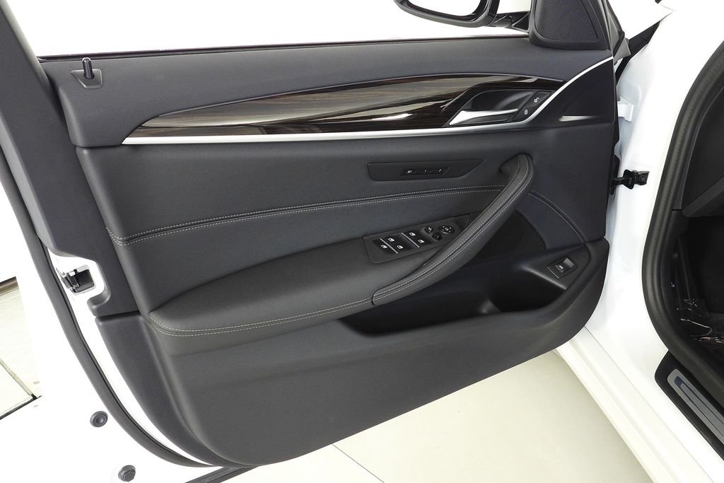 Used 2023 Alpine White BMW 530i image 11