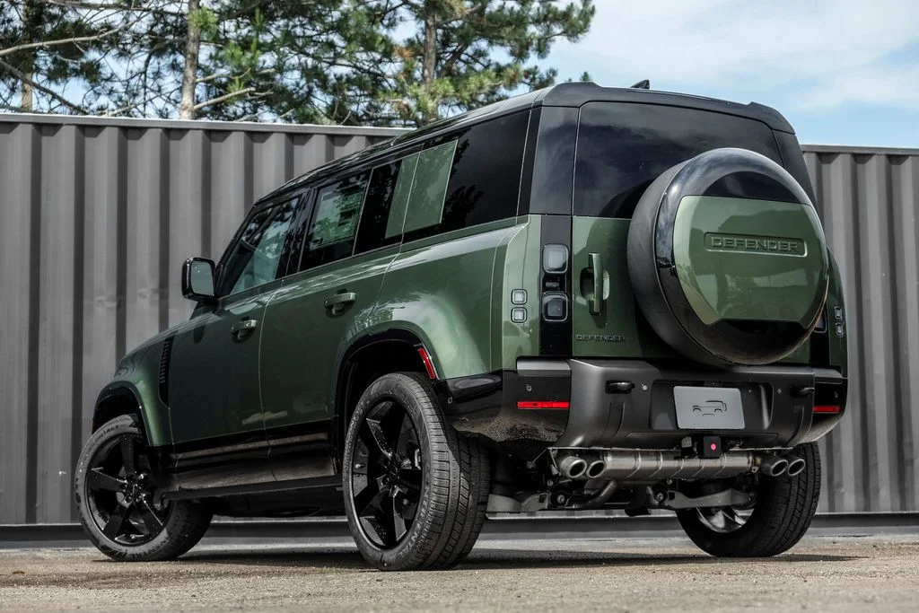 New 2026 Woolstone Green Land Rover X-Dynamic SE image 2