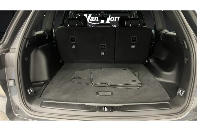 Used 2025 Gray Metallic Jeep Limited image 24