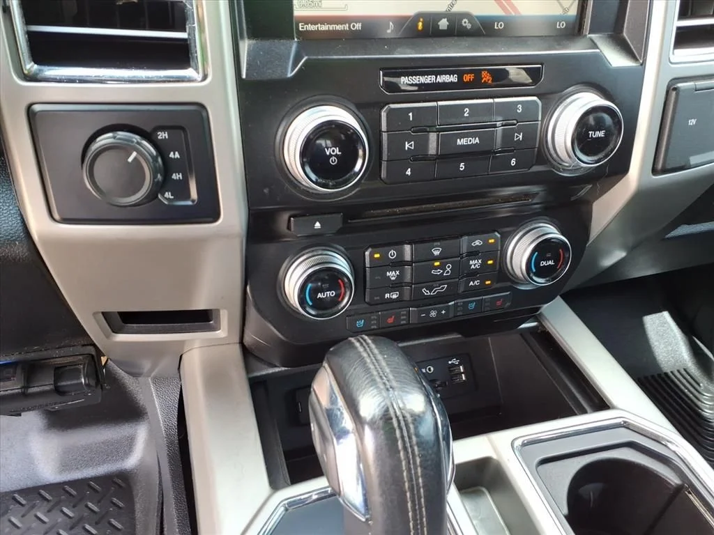 Used 2015 Tuxedo Black Metallic Ford Lariat image 22