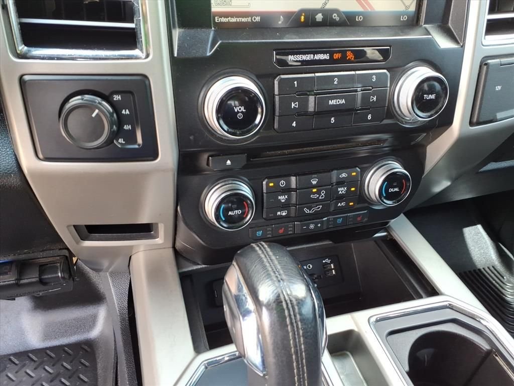 Used 2015 Tuxedo Black Metallic Ford Lariat image 22