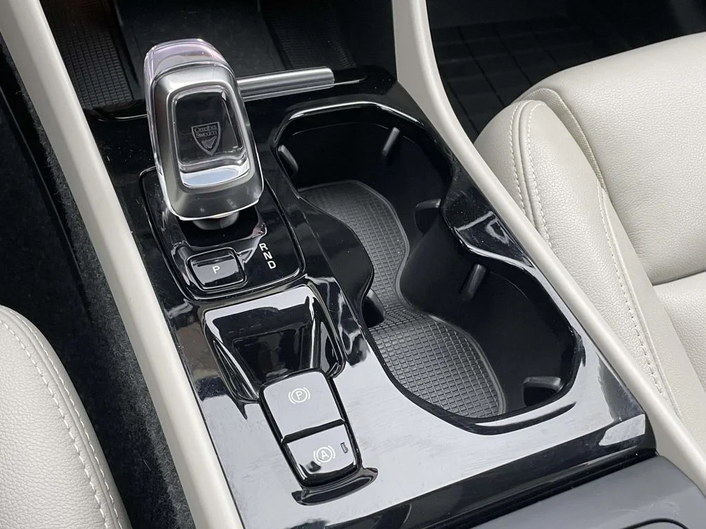2025 Volvo XC40 Plus - Photo 21