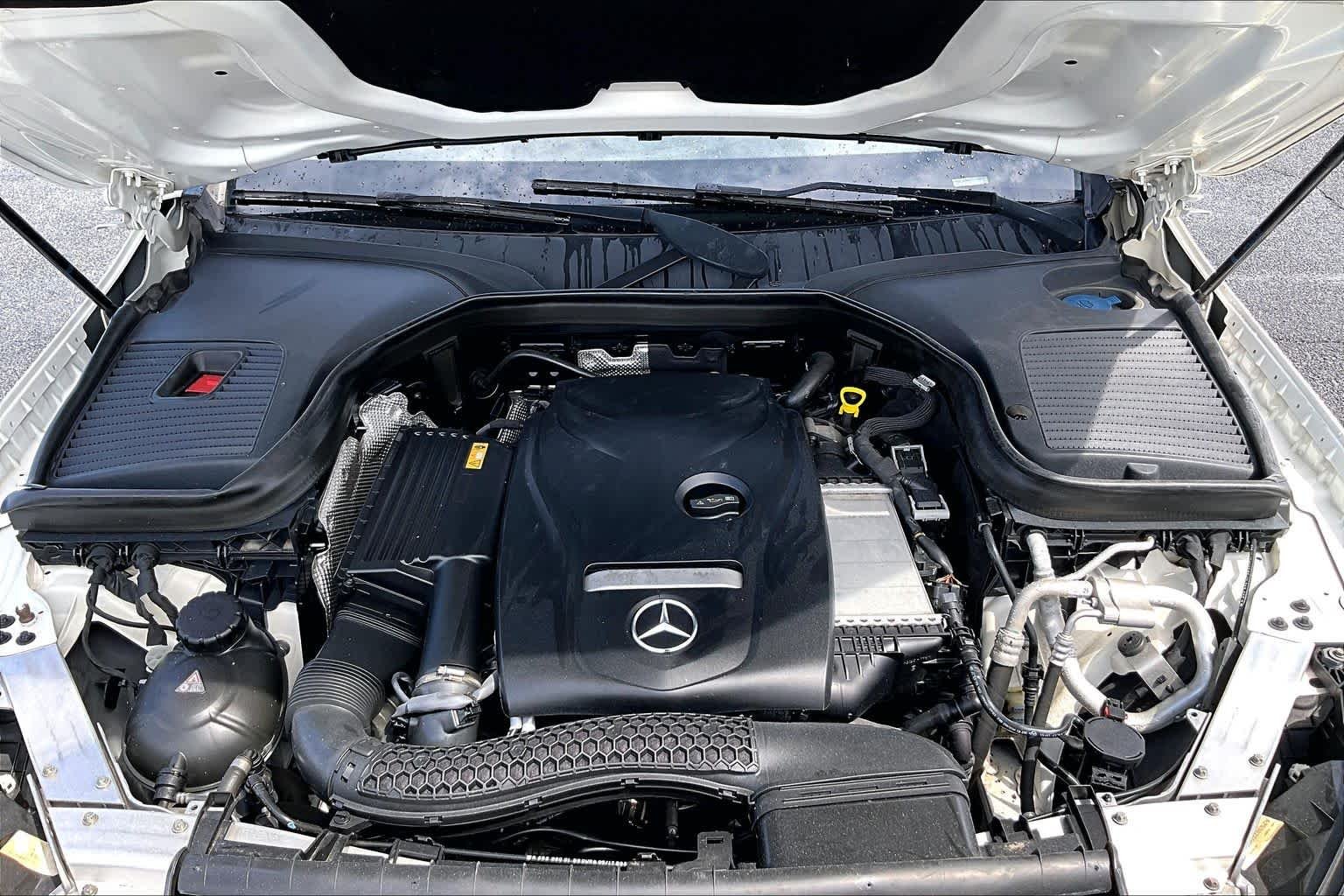 Used 2017 designo Diamond White Metallic Mercedes-Benz GLC 300 image 32