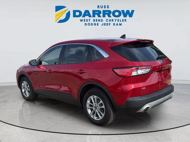 Used 2022 Red Ford SE image 3