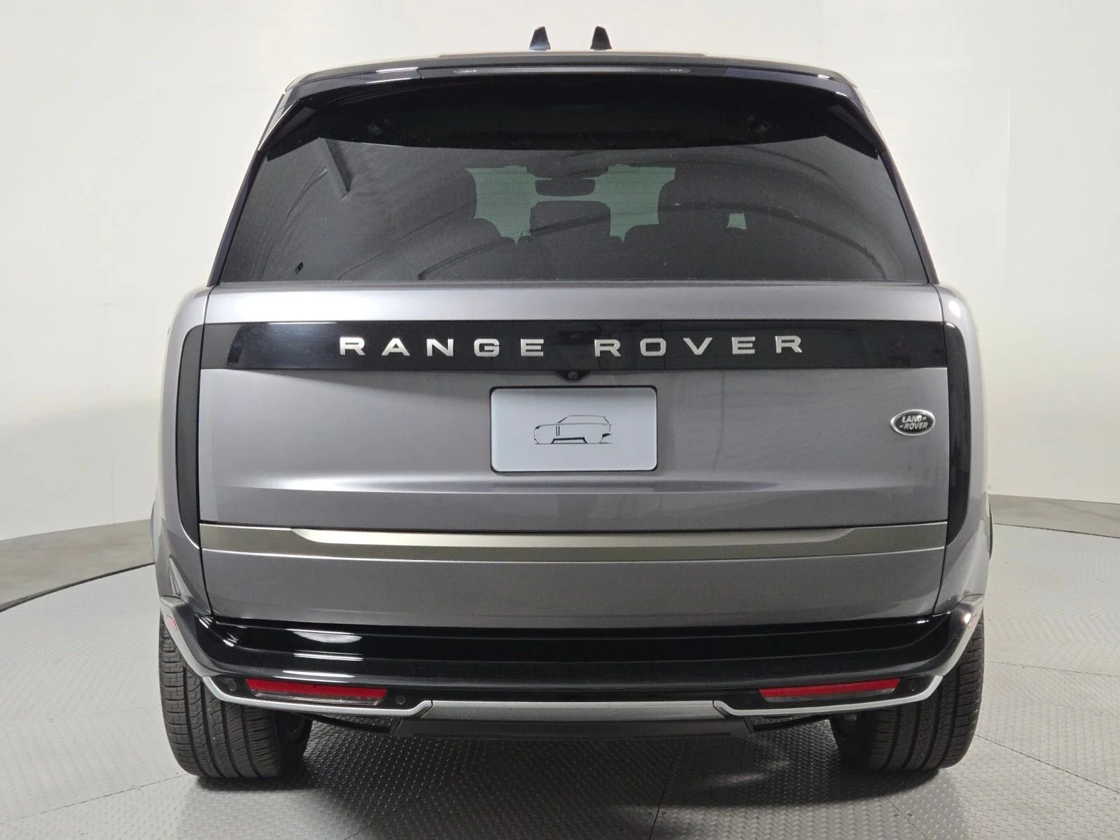 Used 2023 Eiger Gray Metallic Land Rover SE image 7