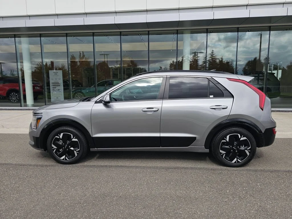 Used 2023  Kia Wave image 4
