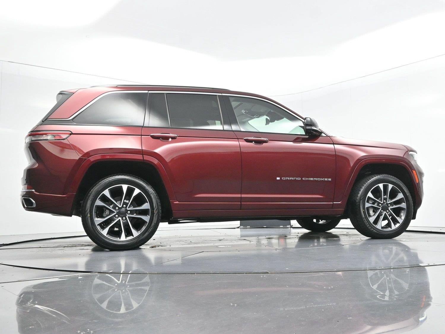 Used 2022 Velvet Red Pearlcoat Jeep Overland image 49