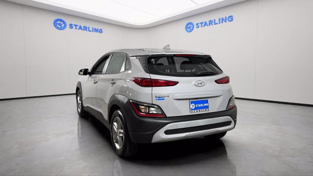 Used 2022 Silver Hyundai SE image 6