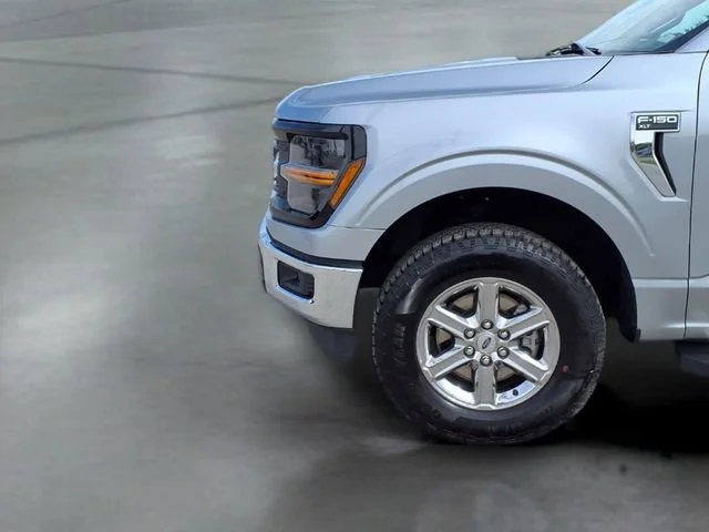 Used 2025  Ford Y image 21