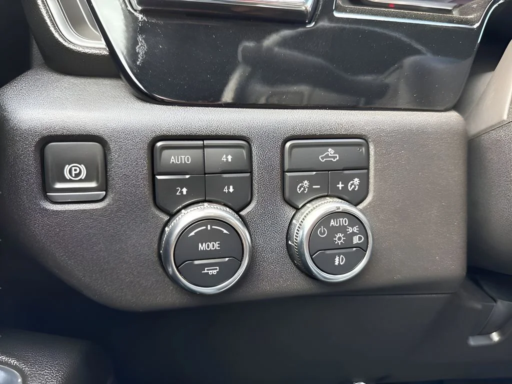 Used 2024 Summit White GMC Elevation image 25