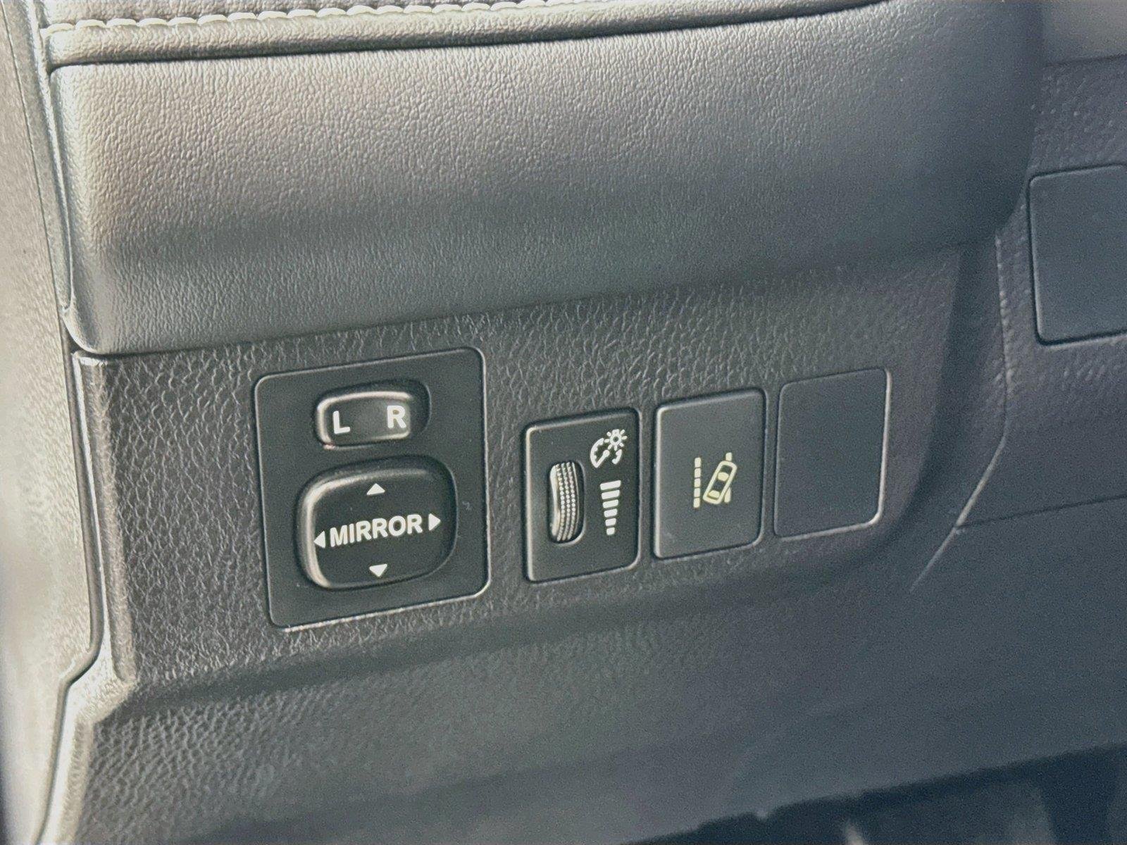 Used 2018 Super White Toyota XLE image 14