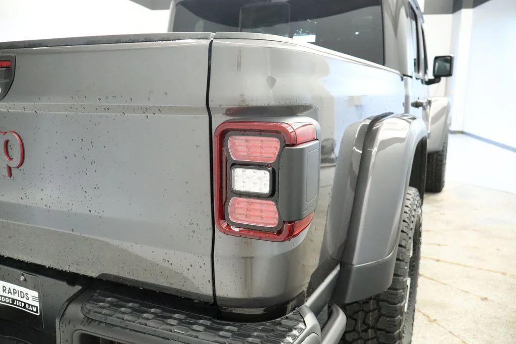 New 2026 Granite Crystal Metallic Clear-Coat Exterior Paint Jeep Rubicon X image 19