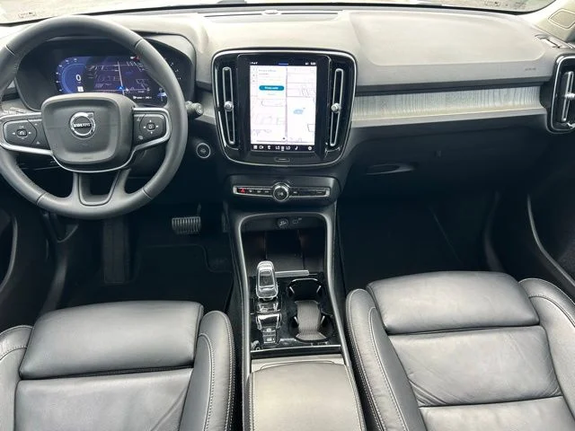 2023 Volvo XC40 Plus - Photo 12