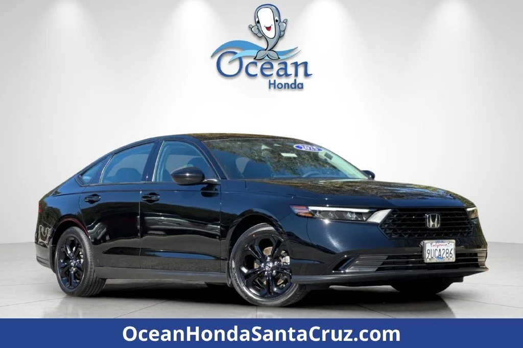 Used 2025 Crystal Black Pearl Honda SE image 1