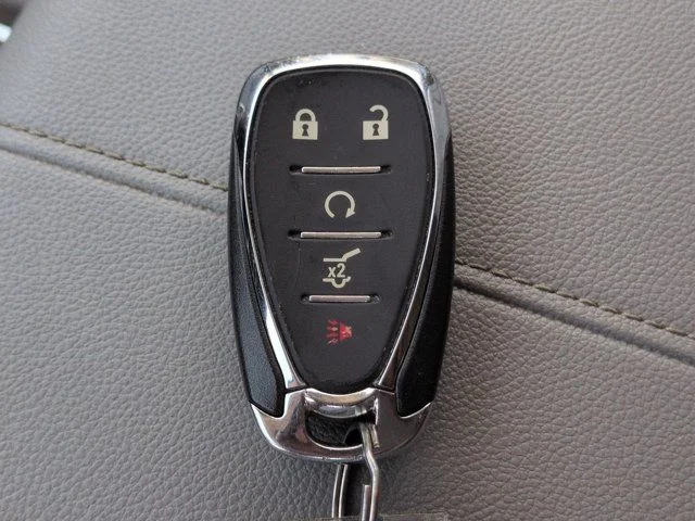 Used 2020 White Chevrolet 3LT image 29