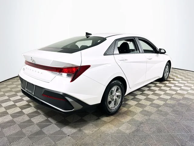 New 2026 White Hyundai SE image 3