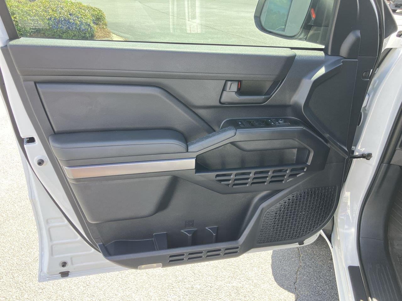Used 2025 White (Ice Cap) Toyota SR5 image 13