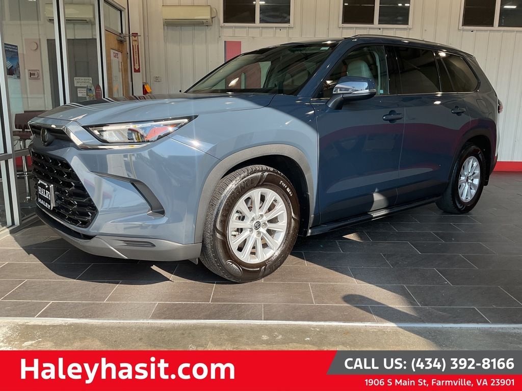 Used 2025 White Toyota XLE image 1