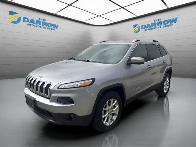 Used 2018 Silver Jeep Latitude image 1