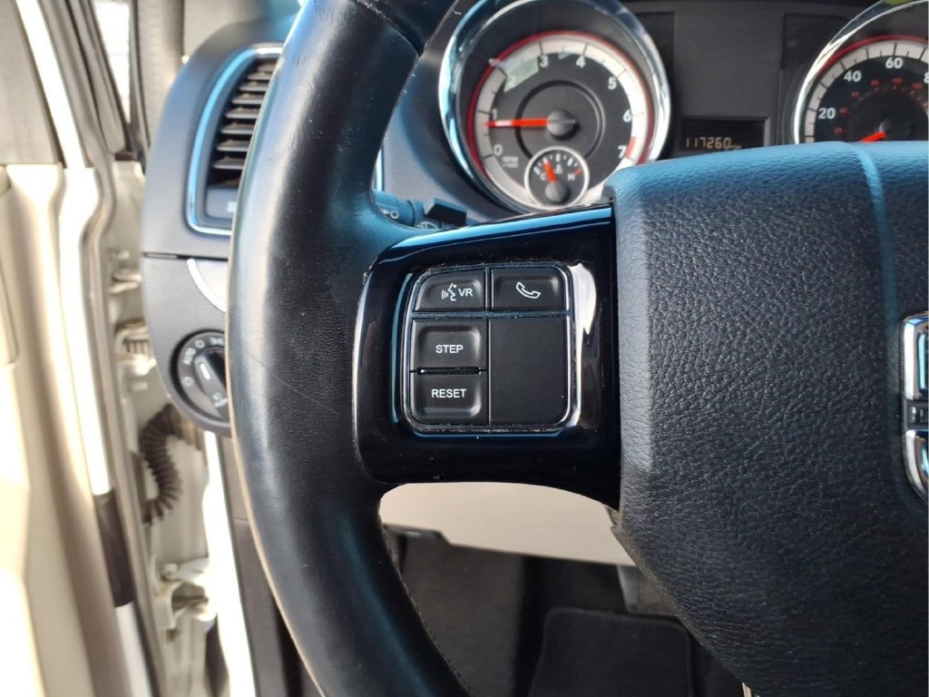 Used 2019 White Dodge SXT image 20