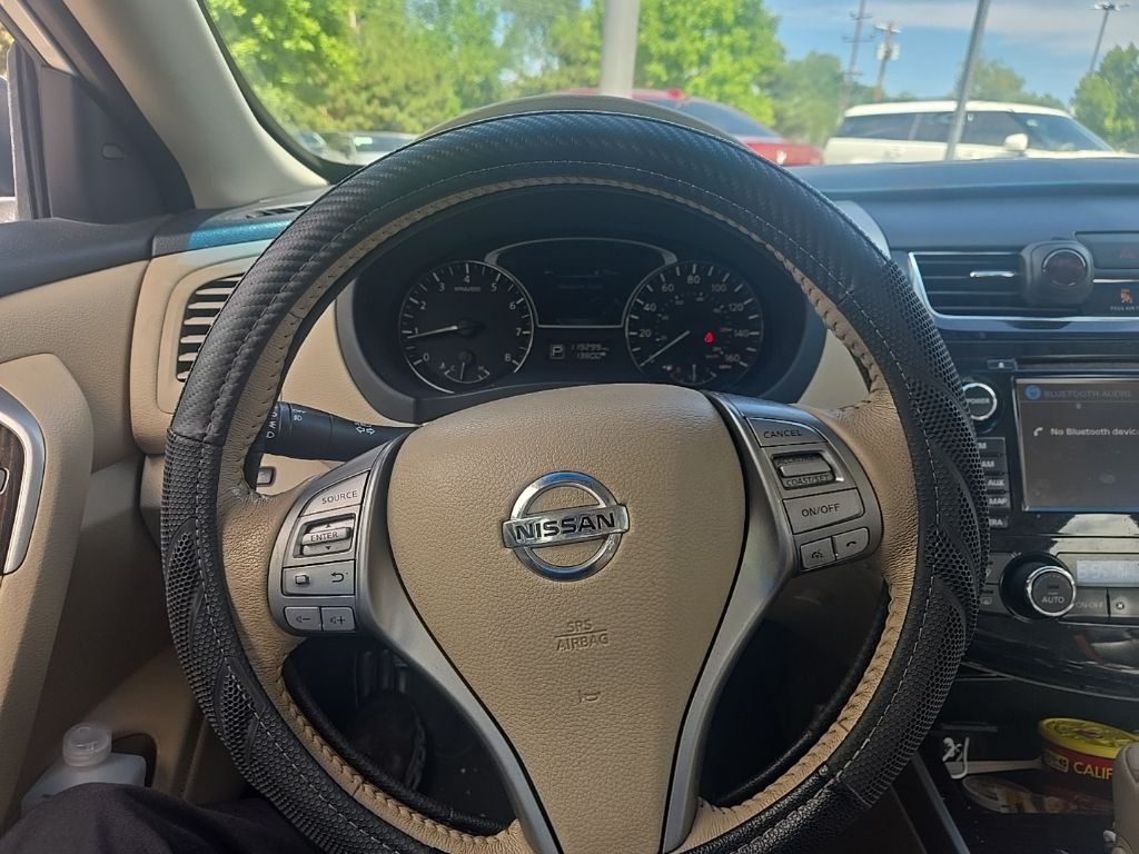 Used 2015 White Nissan 2.5 SL image 11