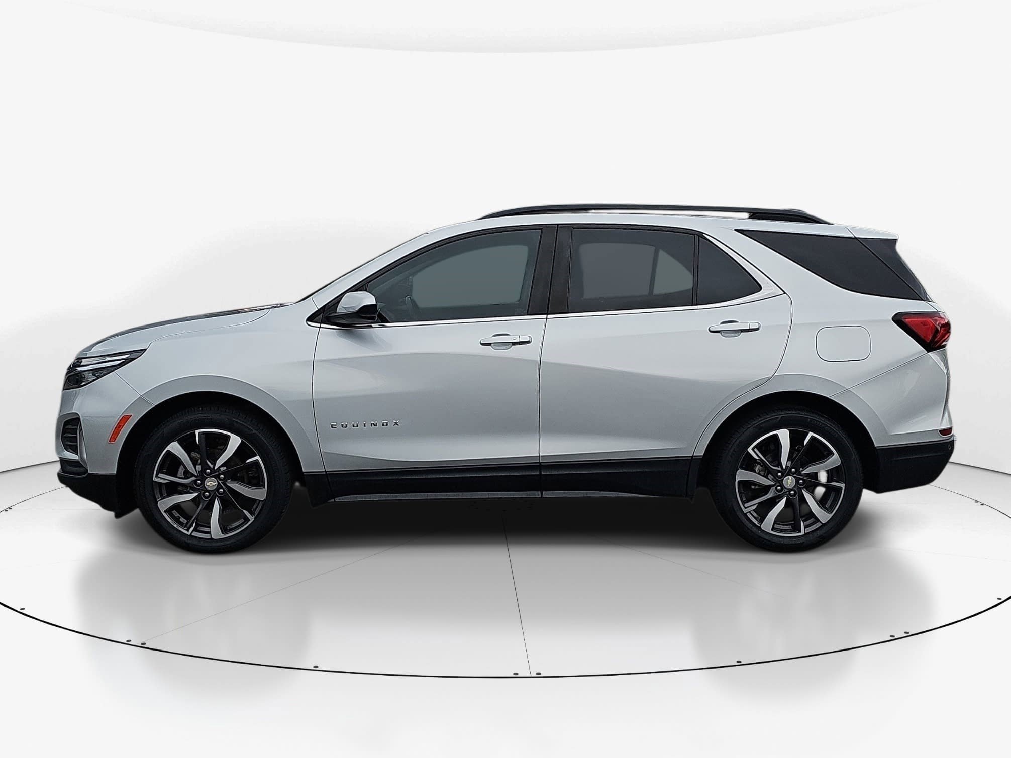 Used 2022 Silver Ice Metallic Chevrolet LT image 6