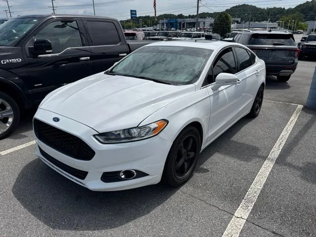 Used 2016 White Ford SE image 3