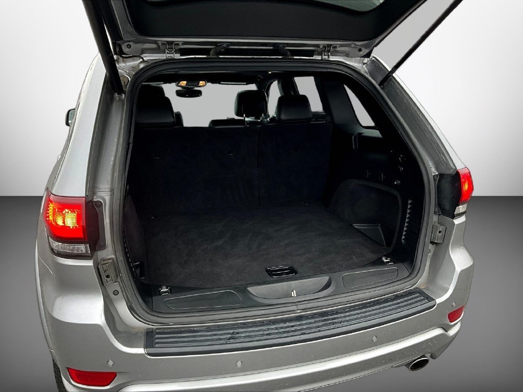 Used 2020 Silver Jeep Altitude image 6