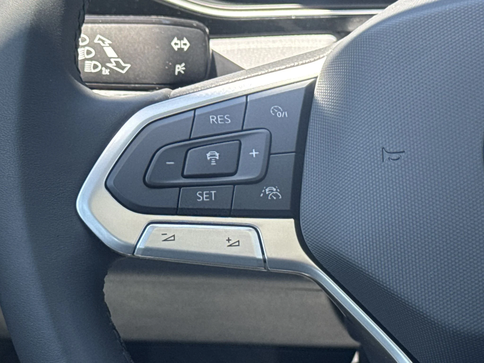 New 2026 Deep Black Pearl Volkswagen SEL image 18