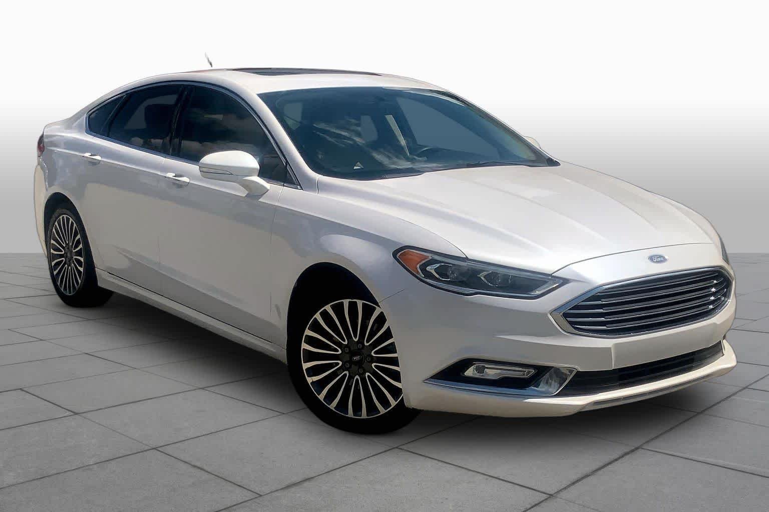 Used 2017 White Platinum Metallic Tri-Coat Ford SE image 3