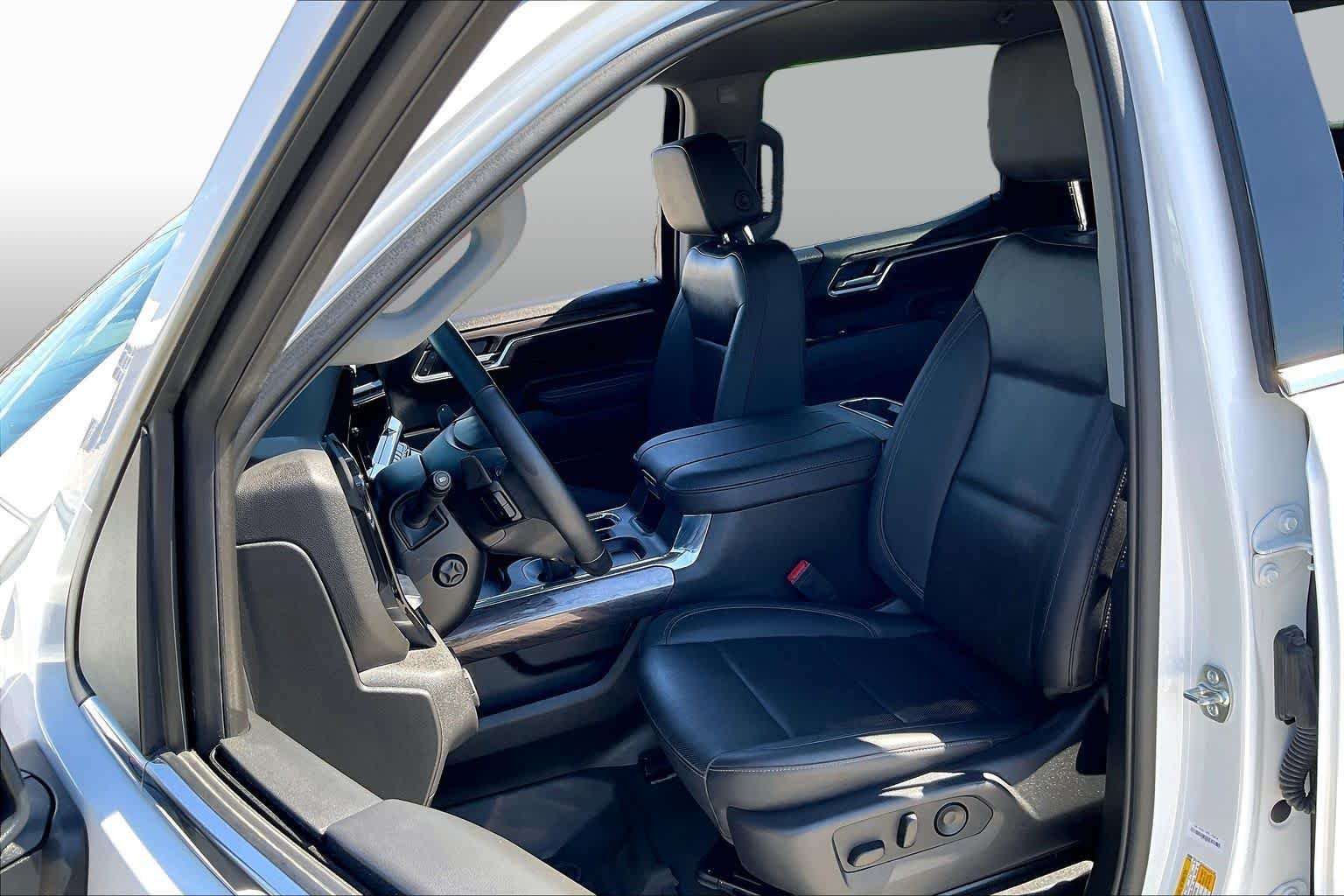 Used 2025 Summit White Chevrolet LTZ image 8