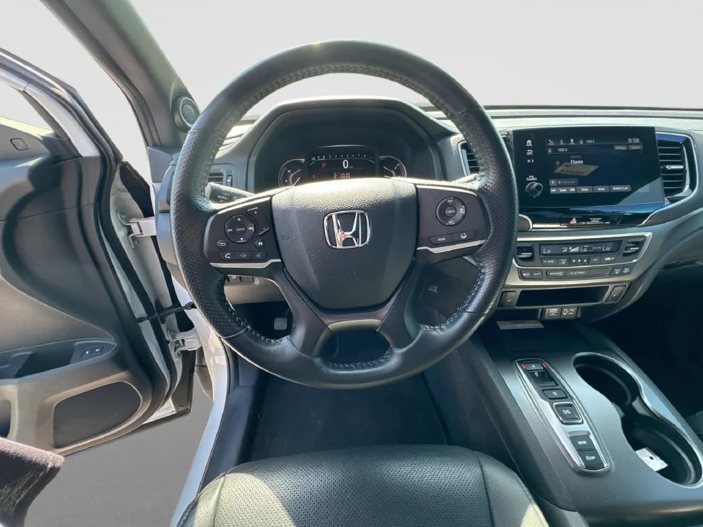 Used 2022 White Honda EX-L image 10
