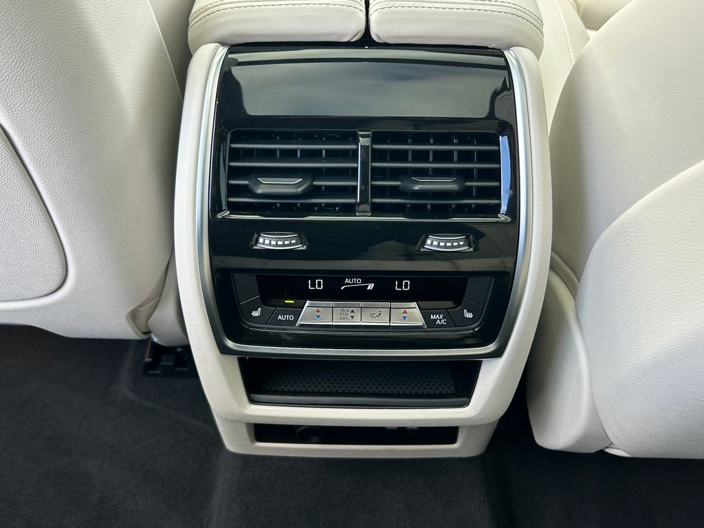 Used 2026 Alpine White BMW M60i image 36