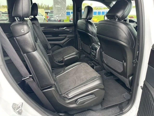 Used 2023 White Jeep Altitude image 11