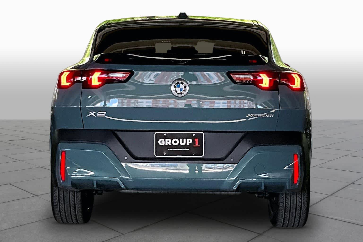 Used 2026 Cape York Green Metallic BMW xDrive28i image 4