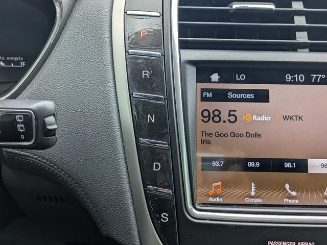 Used 2019 Gray Lincoln Reserve image 19