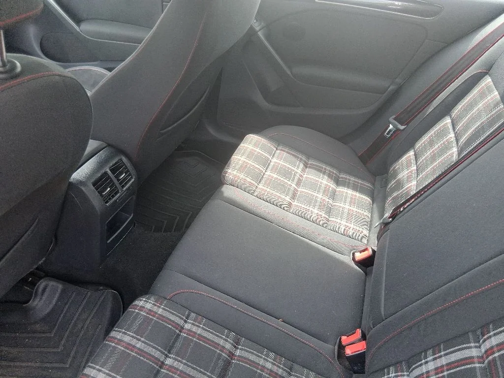 Used 2013 Black Volkswagen Base image 14
