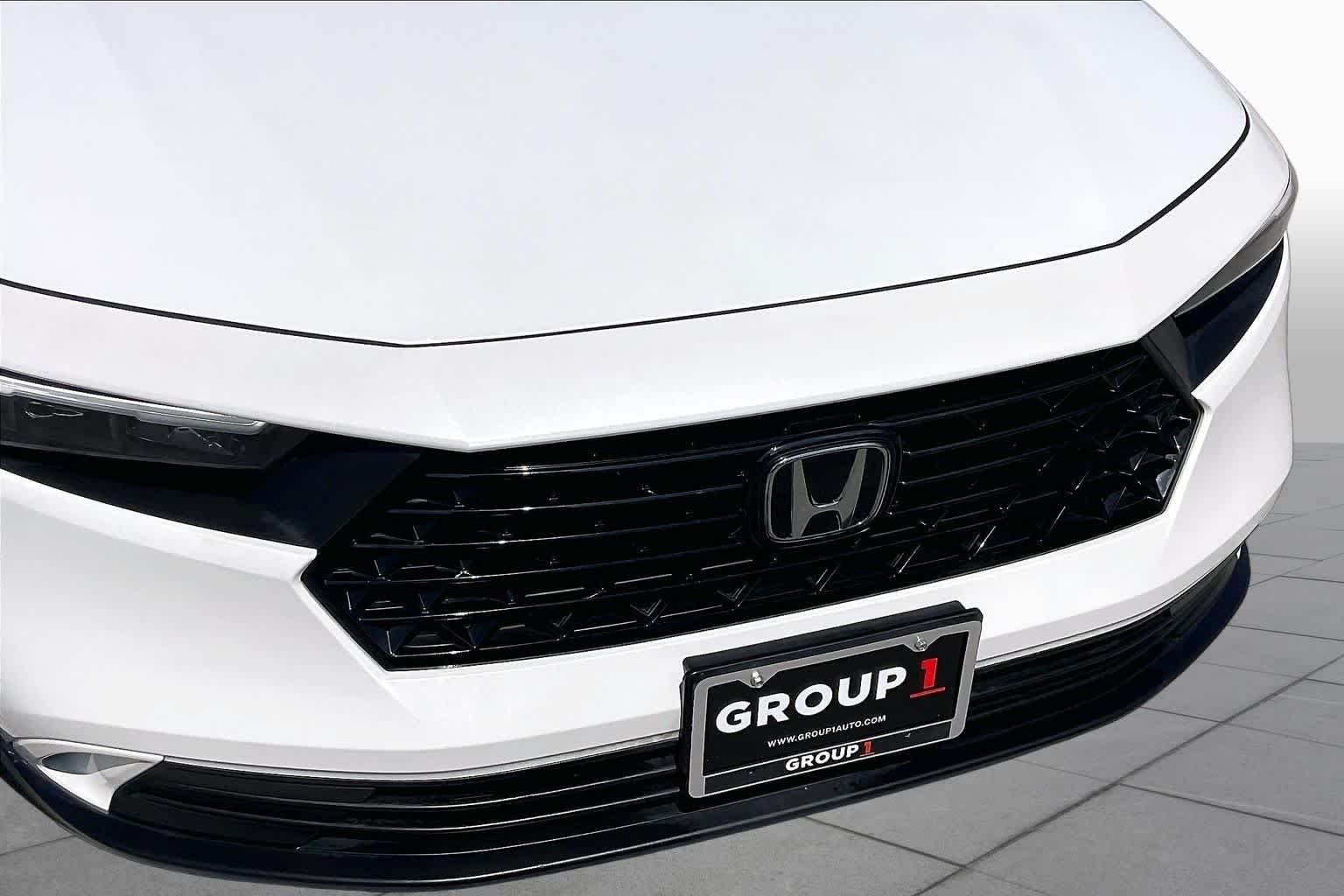 Used 2024 Platinum White Pearl Honda EX image 31