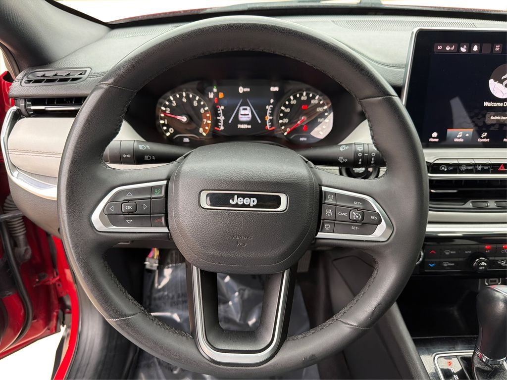 Used 2023 Redline Pearlcoat Jeep Limited image 17