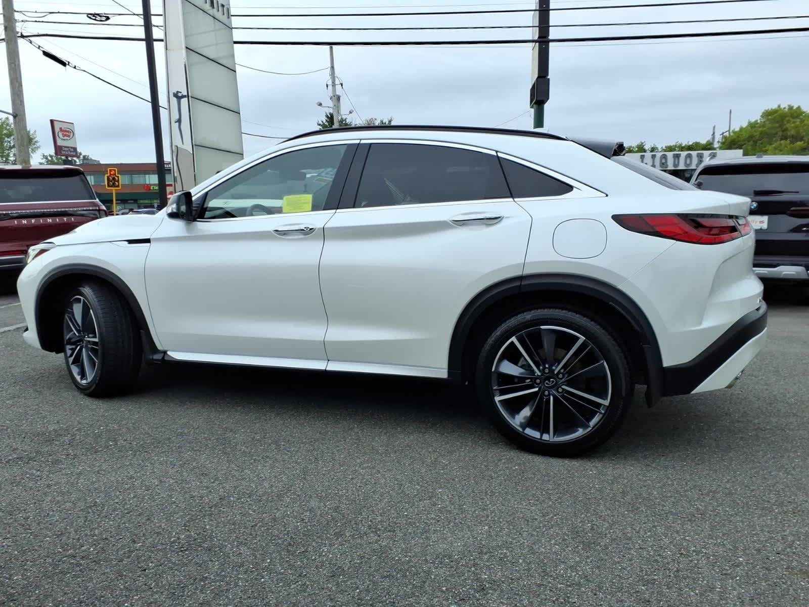 Certified Used 2025 Radiant White INFINITI LUXE image 7