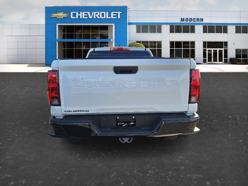 New 2026 Summit White Chevrolet WT image 4
