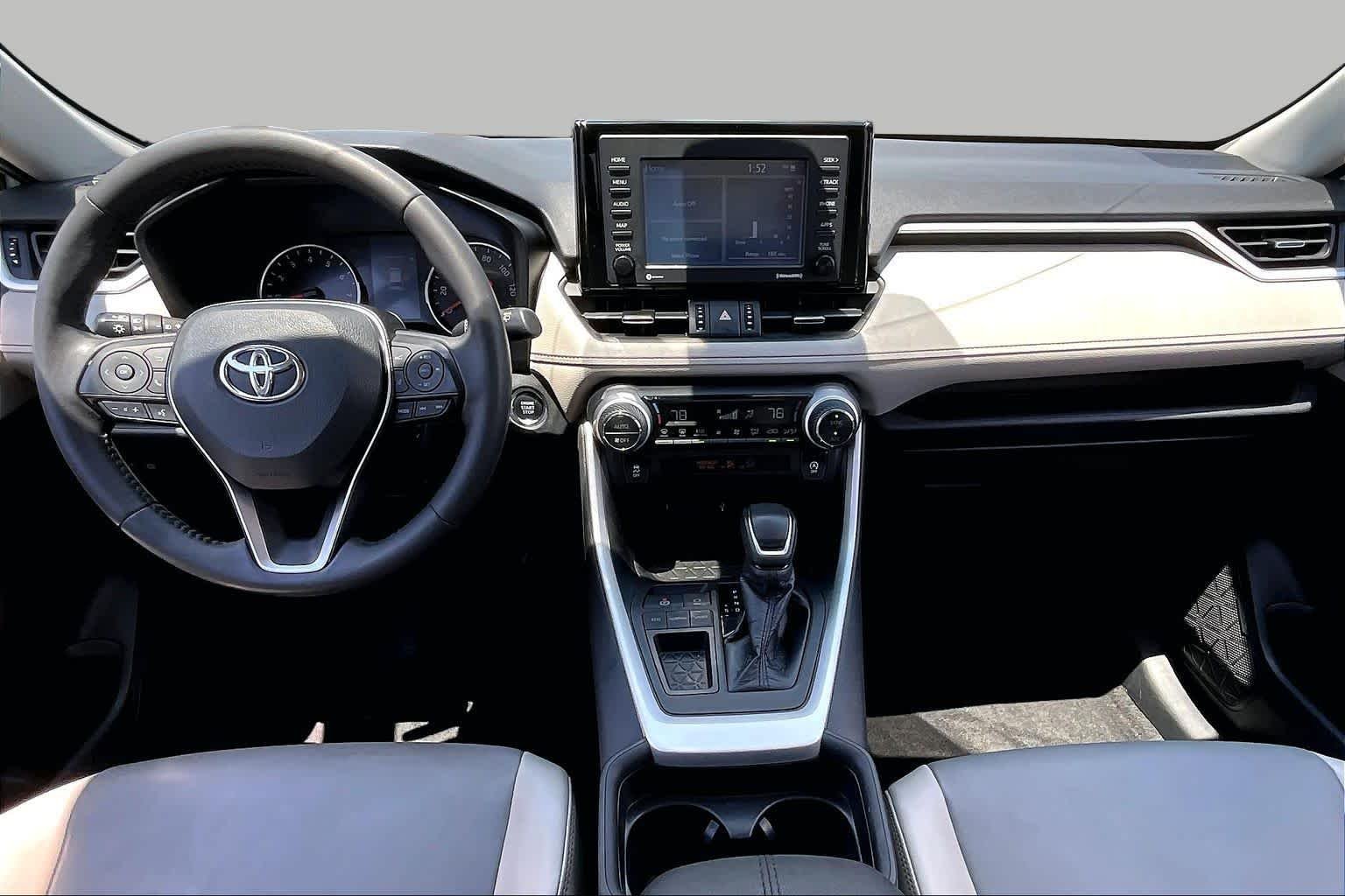 Used 2020 Lunar Rock Toyota XLE Premium image 16
