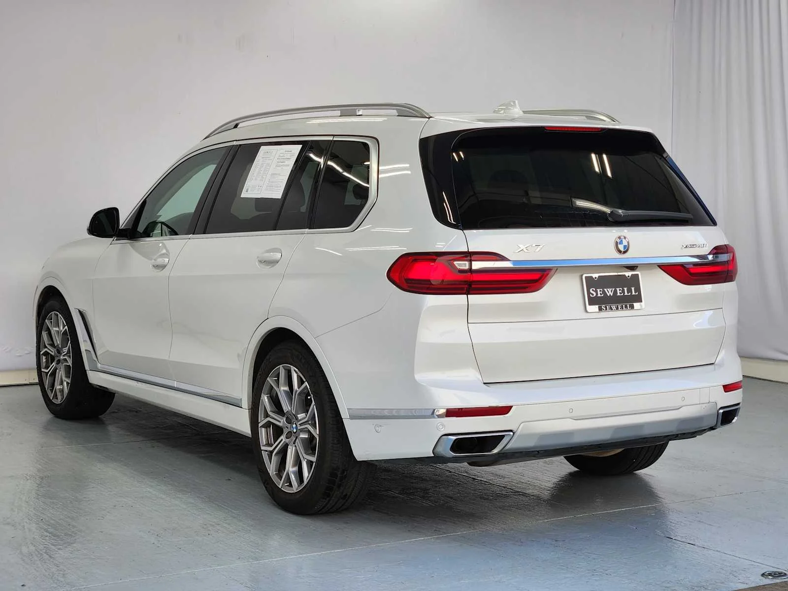 Used 2022 Mineral White Metallic BMW xDrive40i image 3