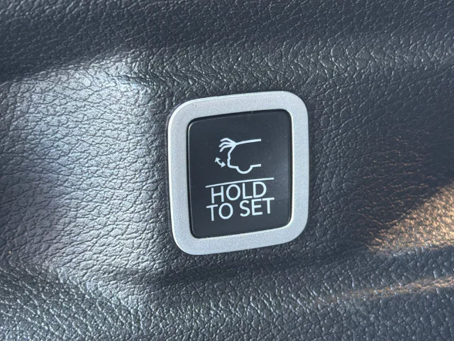 Used 2025 Silver Jeep Limited 4x2 image 19