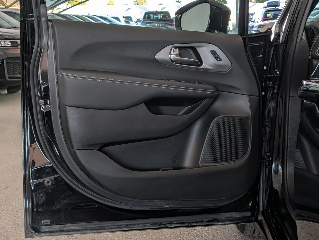 Certified Used 2025 Black Chrysler Select - Safety Sphere- 360 Camera - Caprice Leather - Power Doors - Liftgate & More! image 12