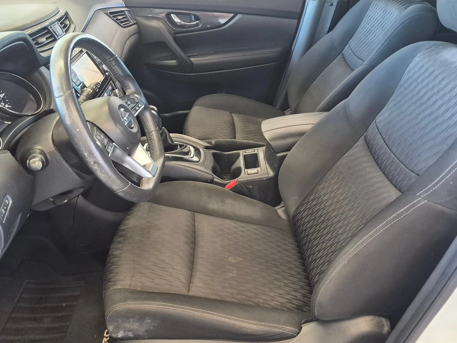 Used 2017 Glacier White Nissan SV image 16