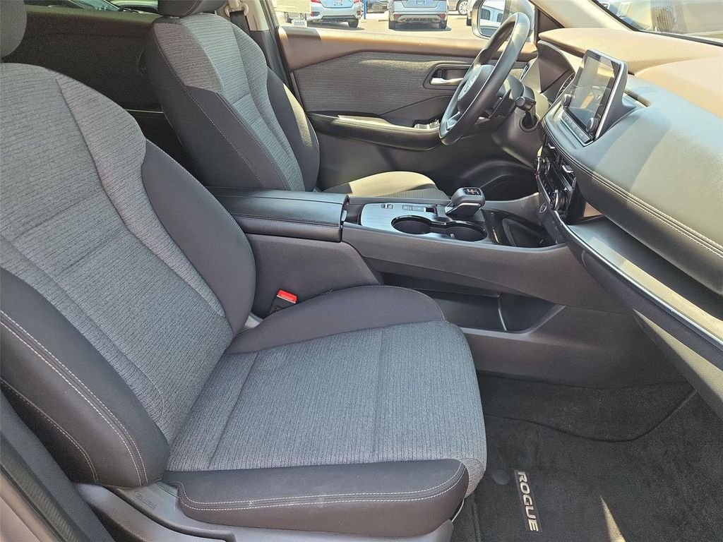 2021 Nissan Rogue SV - Photo 19